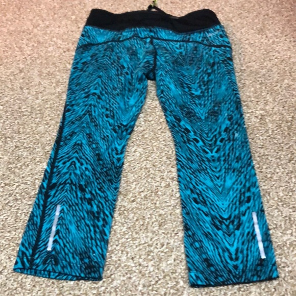 Nike running capri tights. Size Small - Picture 3 of 8